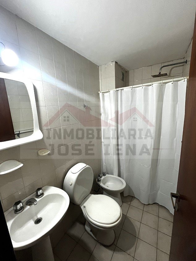 Departamento Monoambiente con balcón al frente. - Calle 11 e/ 44 y 45. 